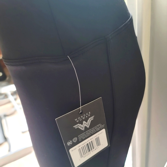 BRAND NEW! Wonder Woman Black Leggings - Picture 7 of 12